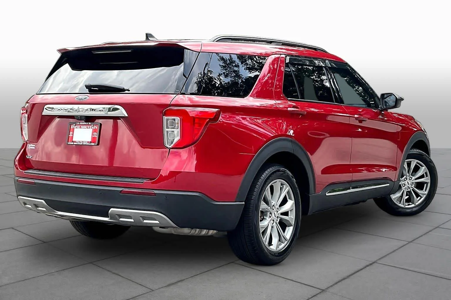 Used 2023 Rapid Red Metallic Tinted Clearcoat Ford XLT image 25