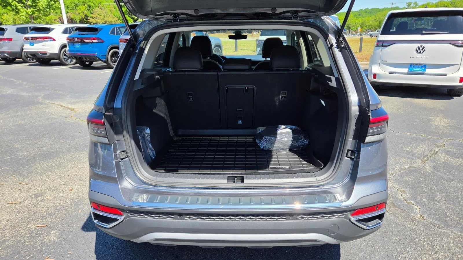 2025 Volkswagen Taos SE - Photo 60