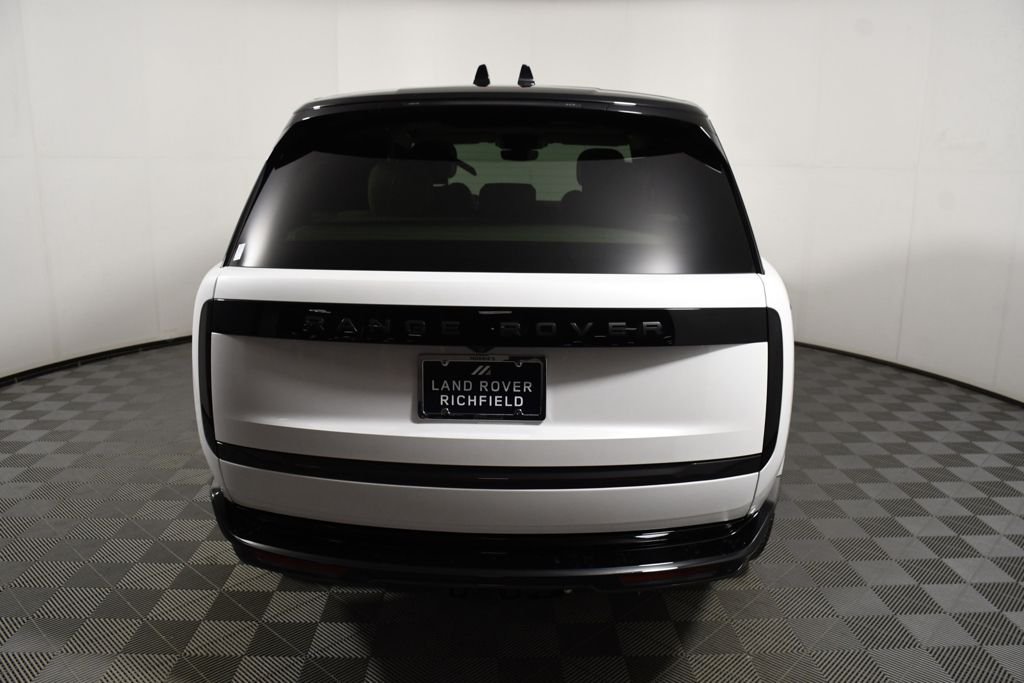 New 2026 Ostuni Pearl W Land Rover SE image 5
