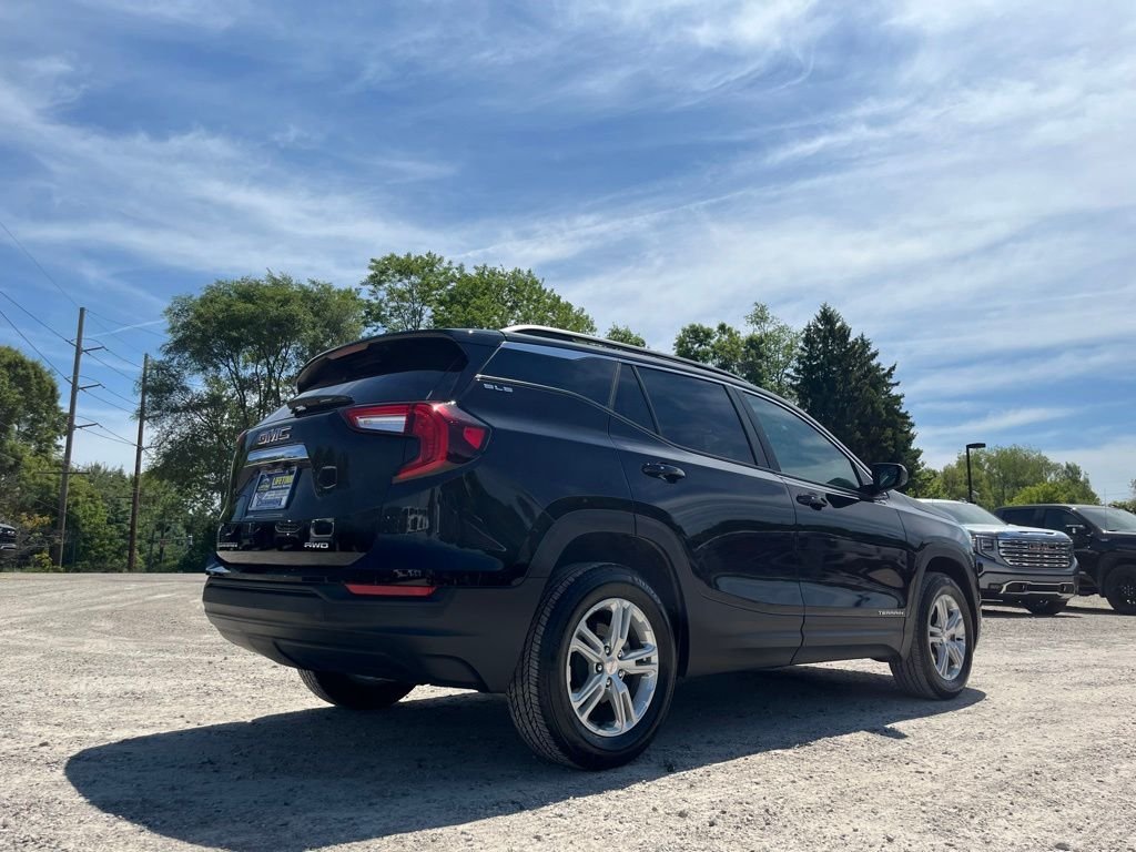 Used 2024 Ebony Twilight Metallic GMC SLE image 9