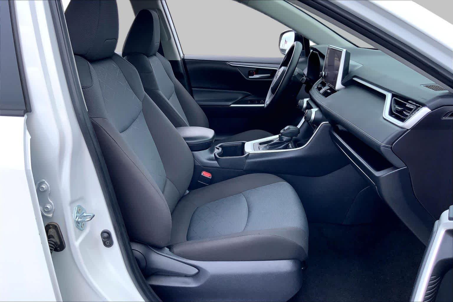 Used 2025 Ice Cap Toyota XLE image 9