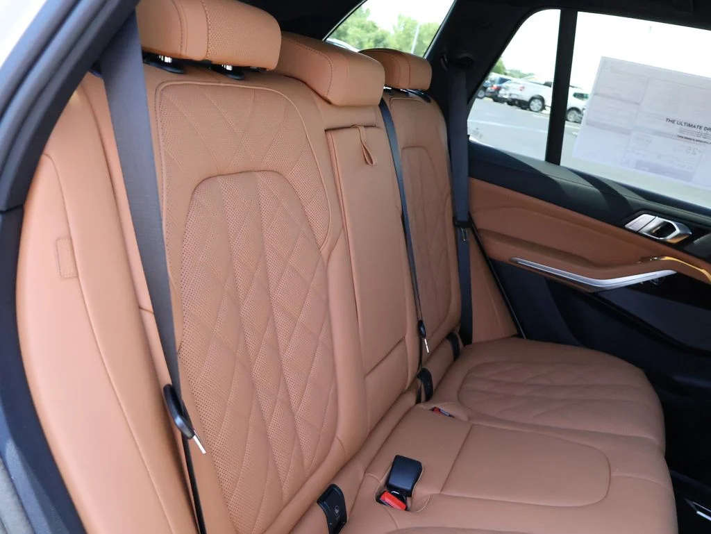 New 2026 Mineral White Metallic BMW xDrive40i image 35