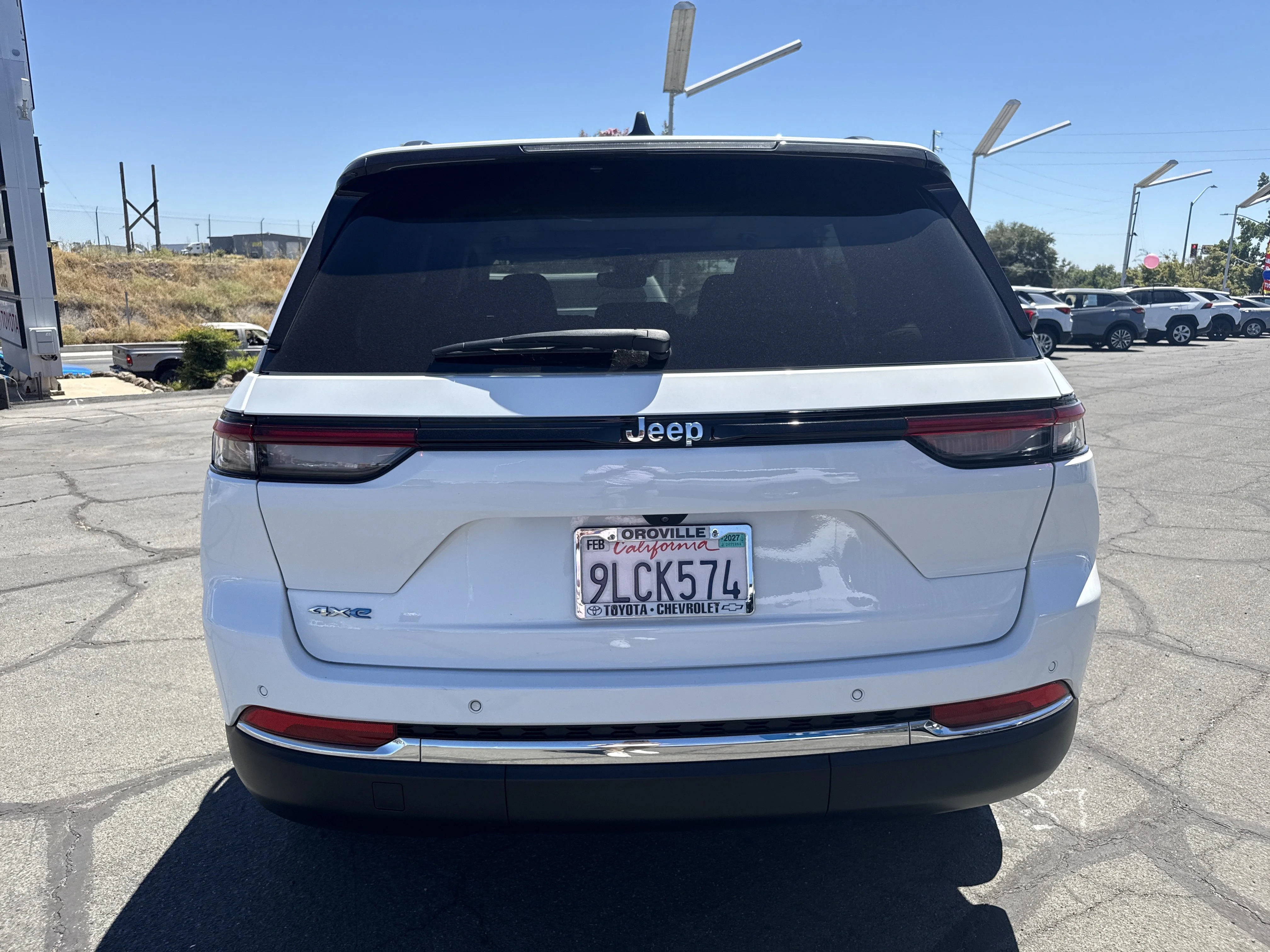 Used 2024 Bright White Clearcoat Jeep  image 4