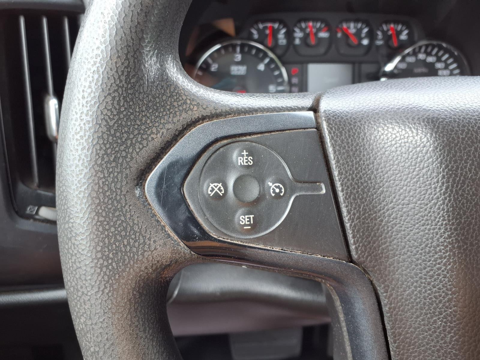 Used 2017 Summit White GMC  image 27