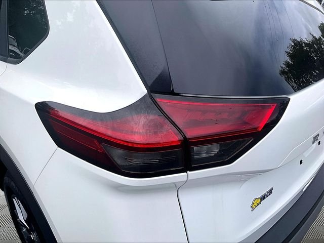 Used 2023 White Nissan S image 31