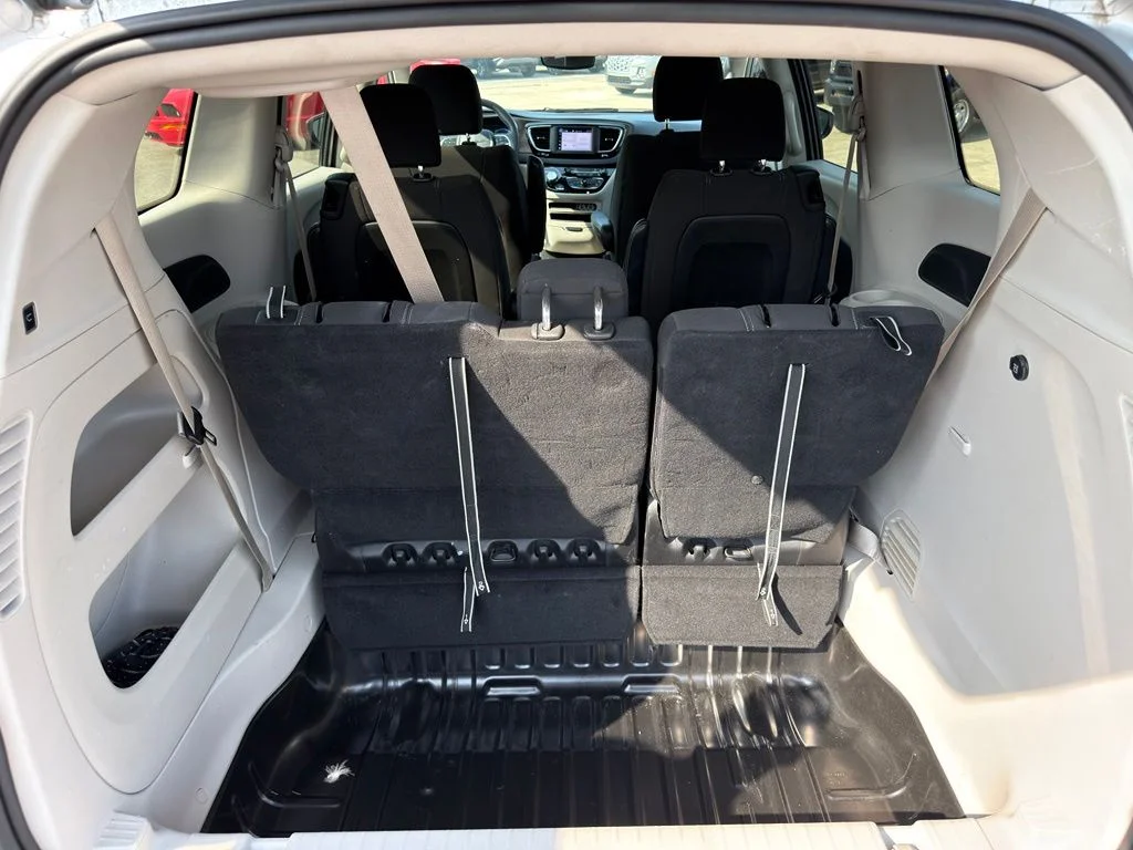 Used 2023 Silver Chrysler LX image 15