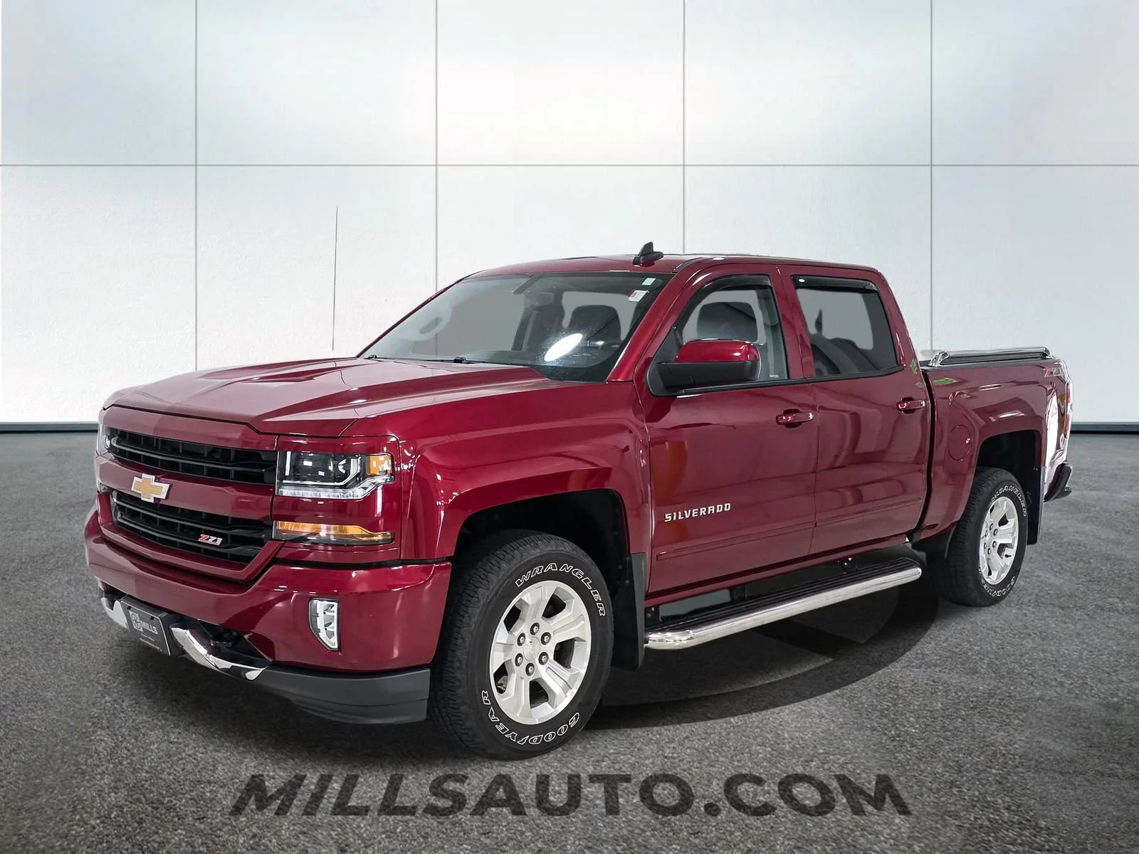 Used 2018 Chevrolet Silverado 1500 LT with VIN 3GCUKREC0JG520179 for sale in Willmar, Minnesota