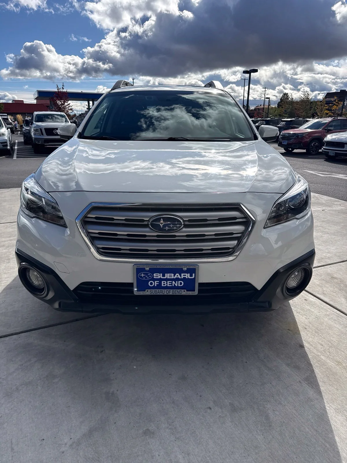 Used 2016 Crystal White Pearl Subaru 2.5i Premium image 2