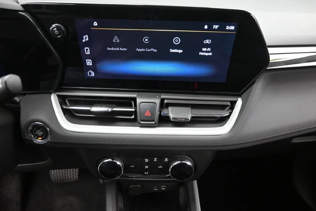 Used 2025 Green Chevrolet LS image 19
