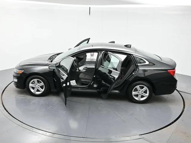 Used 2024 Mosaic Black Metallic Chevrolet 1LT image 39