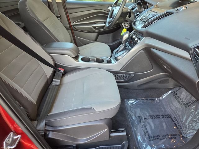 Used 2016 Orange Ford SE image 25