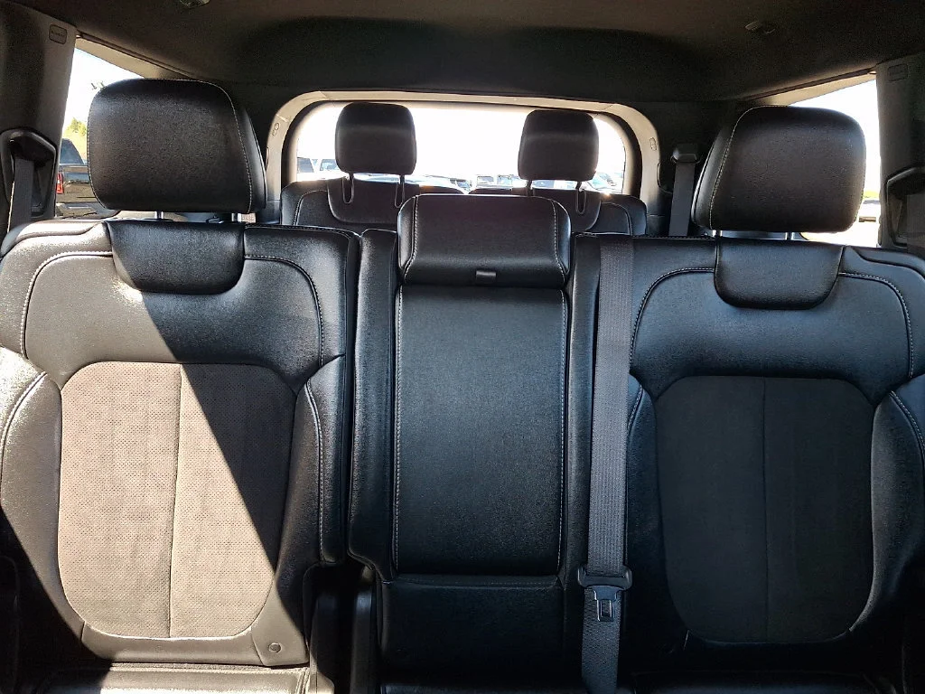 Used 2024 Baltic Gray Metallic Clearcoat Jeep Altitude image 20