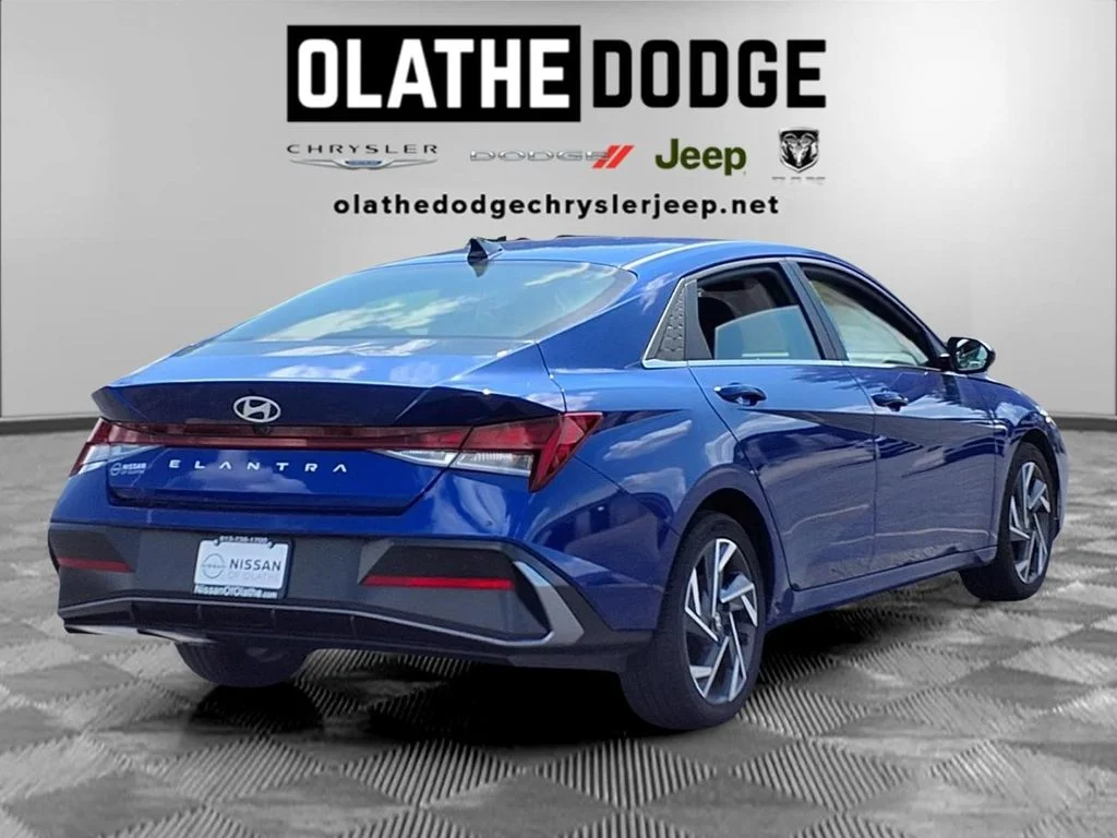 Used 2025 Blue Hyundai SEL Convenience image 29