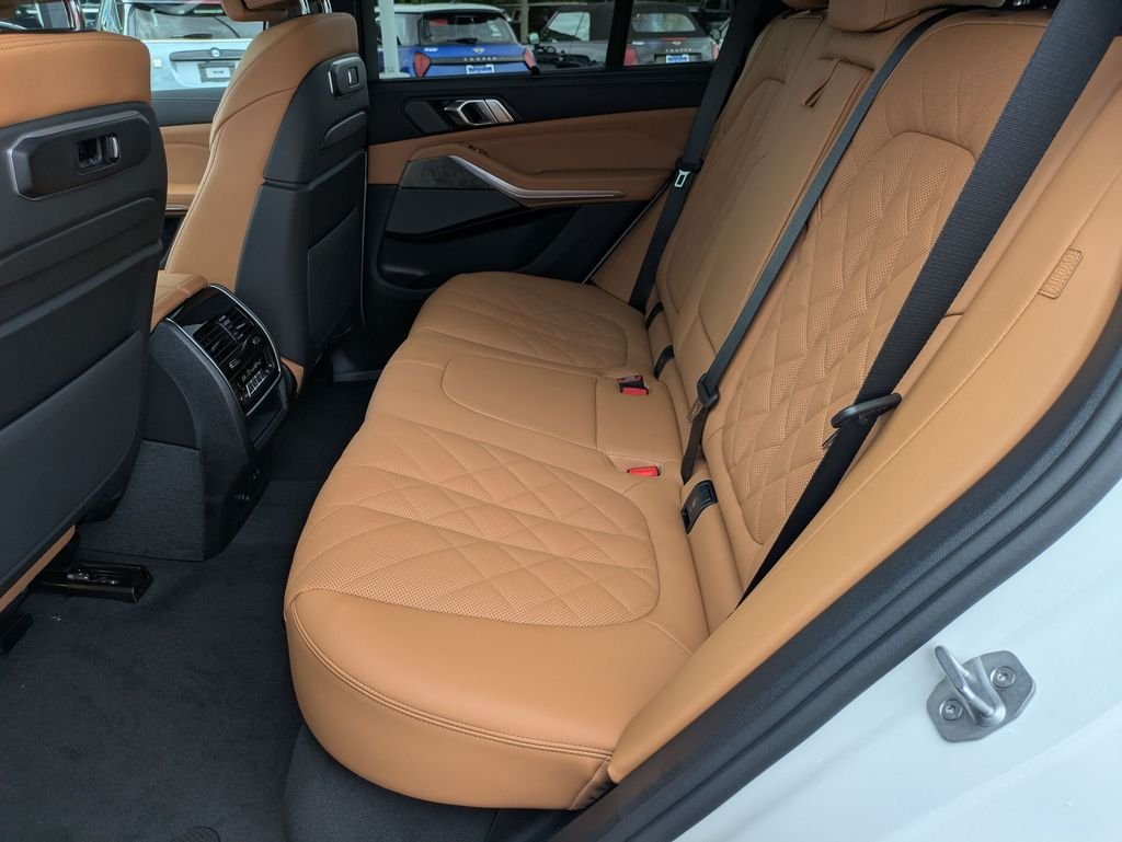 New 2026 Mineral White Metallic BMW xDrive40i image 22