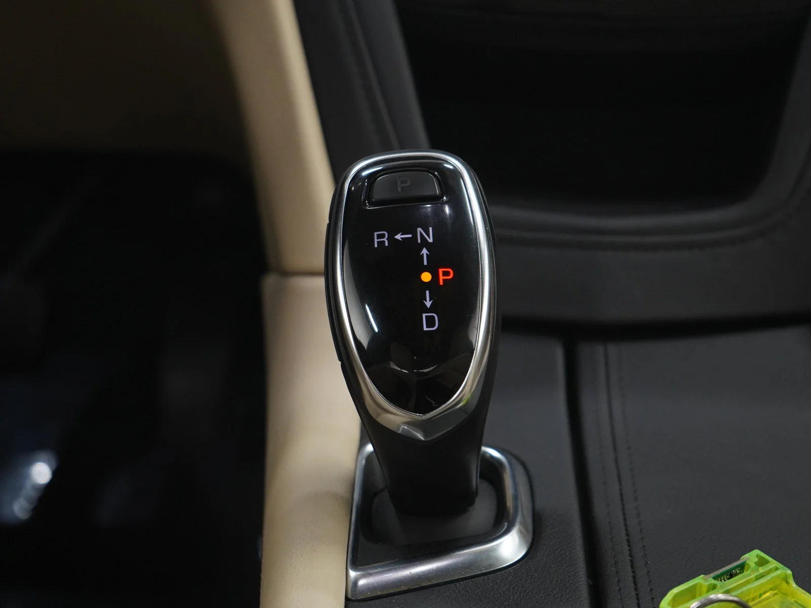 Used 2019 CRYSTAL WHITE TRICOAT Cadillac Luxury AWD image 19