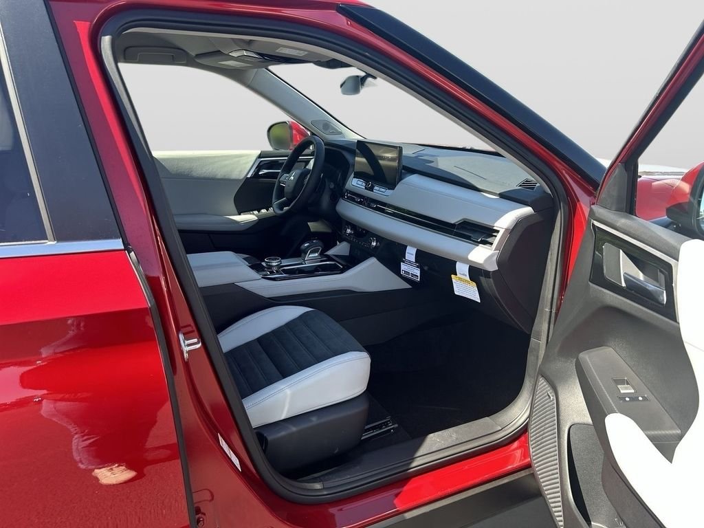 New 2026 RED DIAMOND Mitsubishi SE image 19