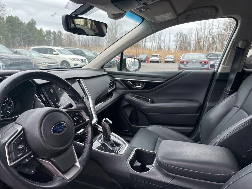 Used 2021 Crystal White Pearl Subaru Limited image 9