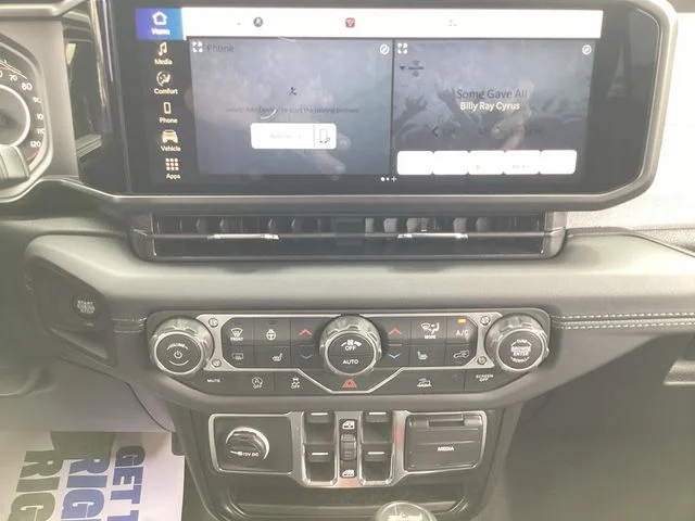 New 2026 Tuscadero Pearlcoat Jeep 4-DOOR SAHARA image 12
