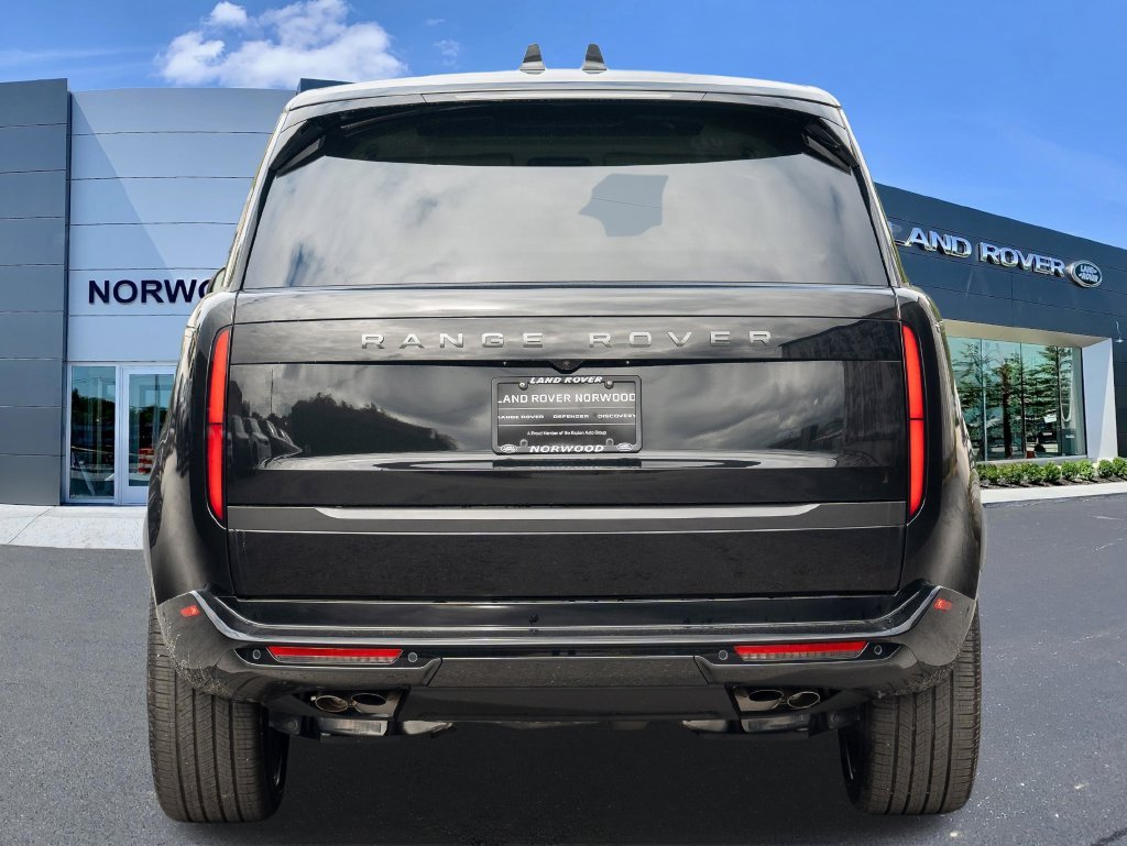 New 2026 Santorini Black Land Rover SE image 5