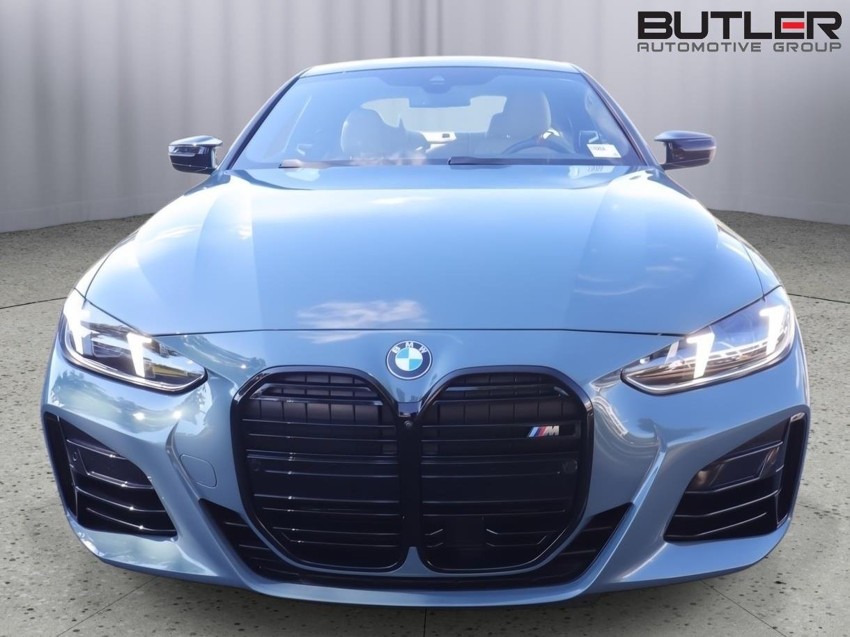 Used 2025 Cape York Green Metallic BMW M440i image 2