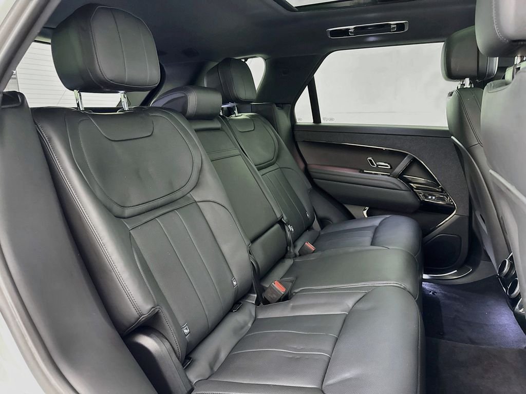 Used 2025 White Land Rover Dynamic SE image 28