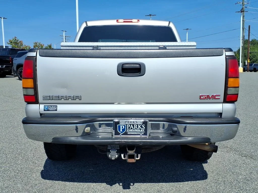 Used 2005 Silver GMC SLT image 31