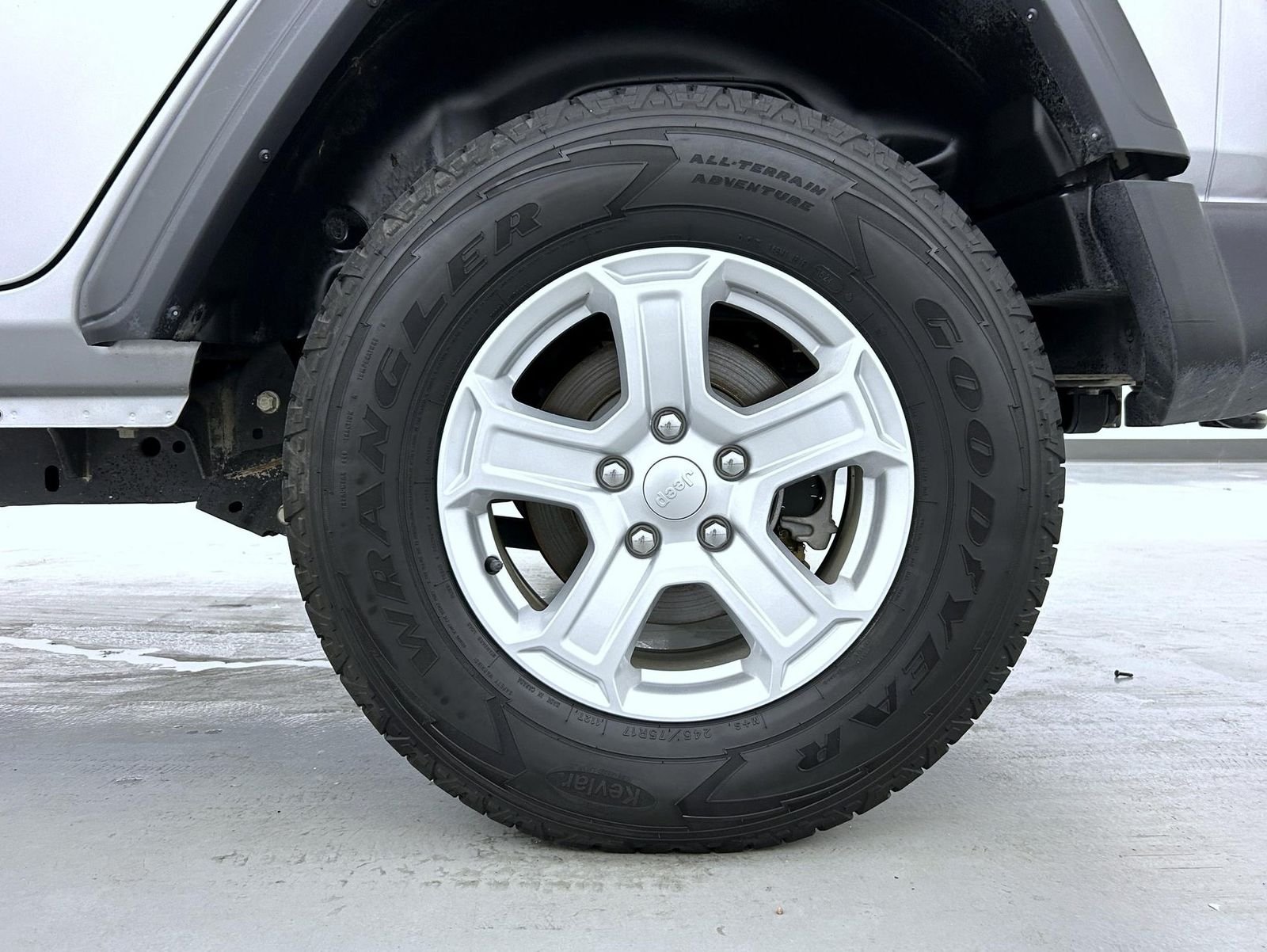 Used 2019 Silver Jeep Unlimited Sport S image 22