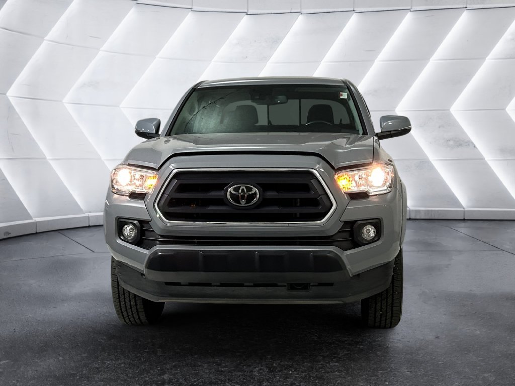 Used 2020  Toyota SR5 image 2