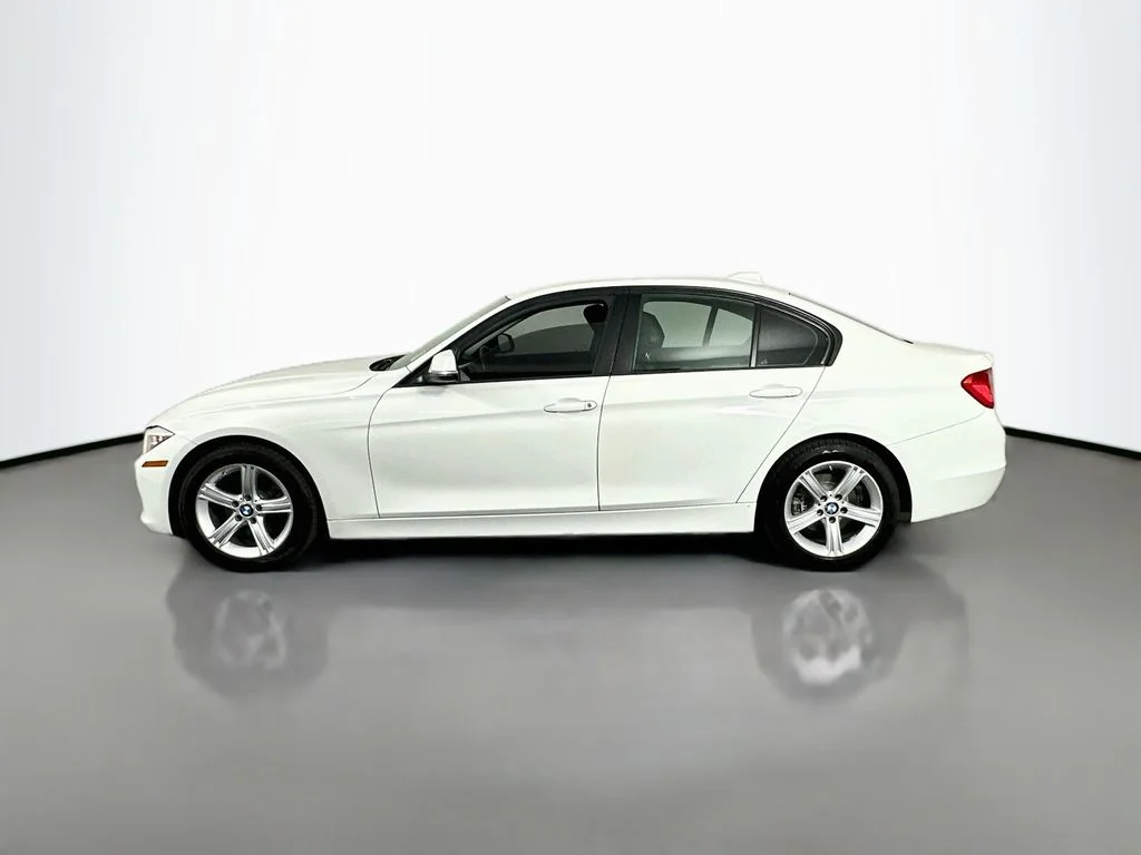 Used 2015 Alpine White BMW 320i image 5