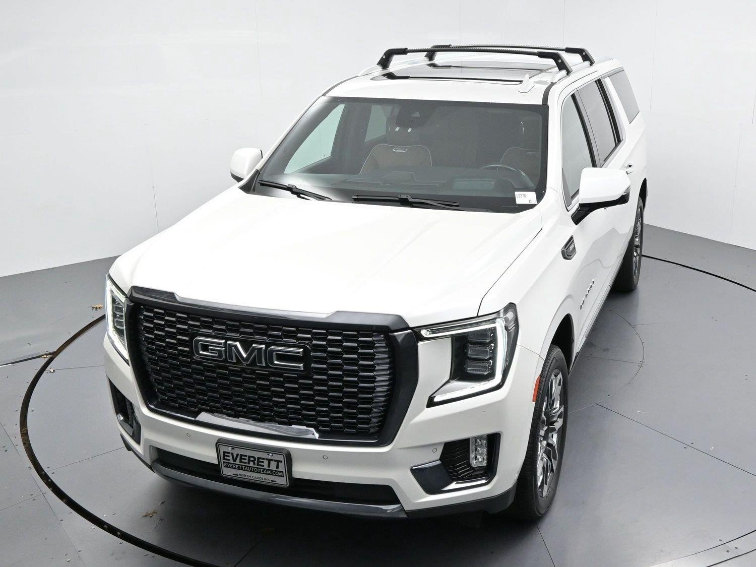 Used 2023 WHITE FROST TRICOAT GMC Denali Ultimate image 43