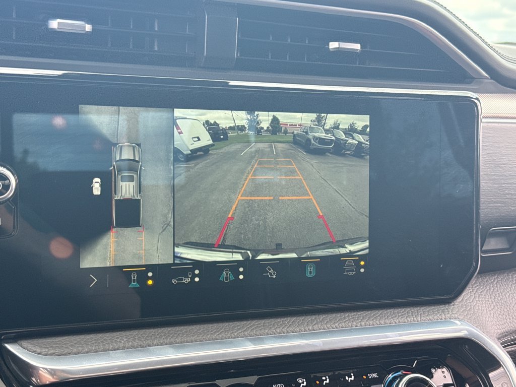 Used 2022 Silver GMC Denali image 20