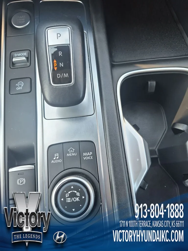 Used 2022 White INFINITI LUXE image 24