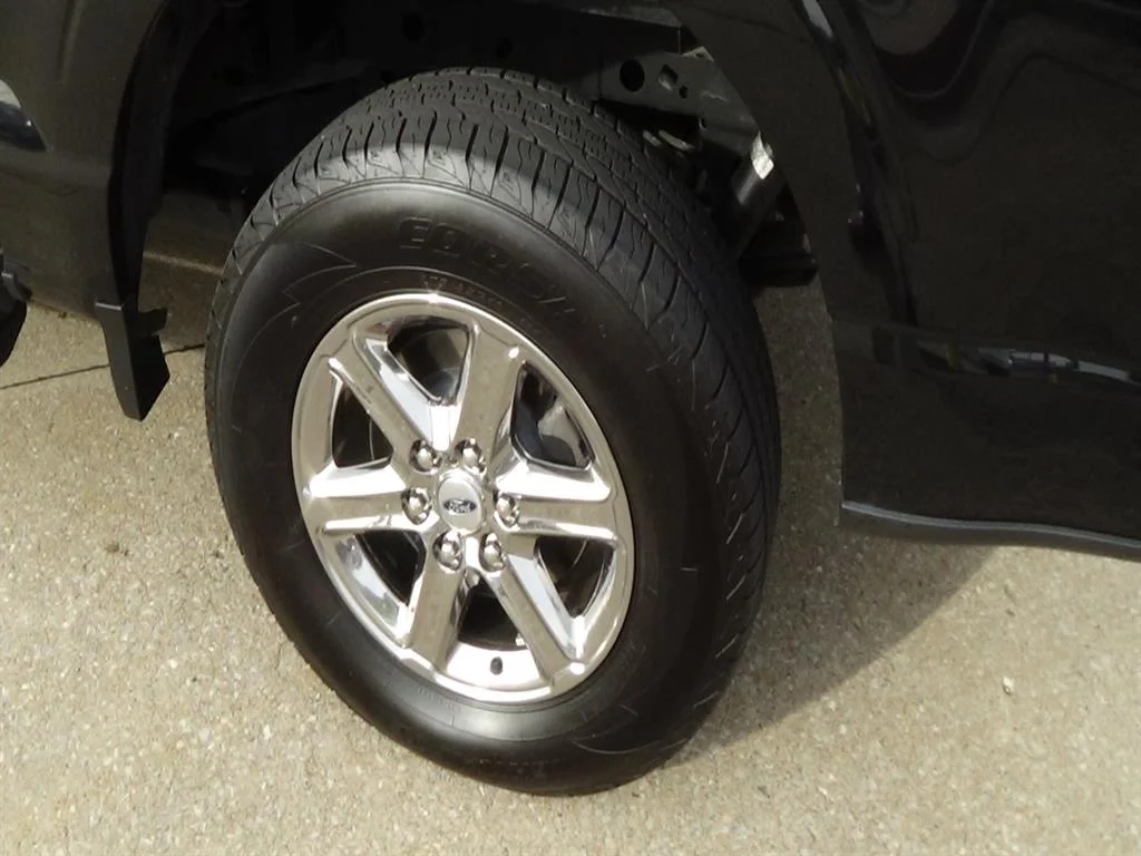 Certified Used 2024 Agate Black Um Ford XLT image 9