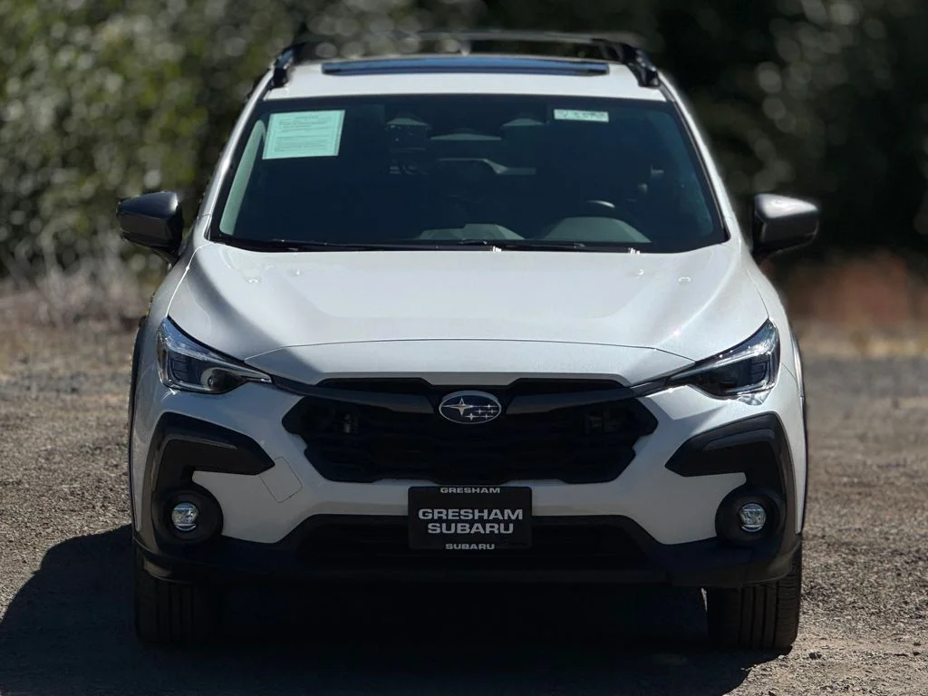 Used 2025 Crystal White Pearl Subaru Limited image 2