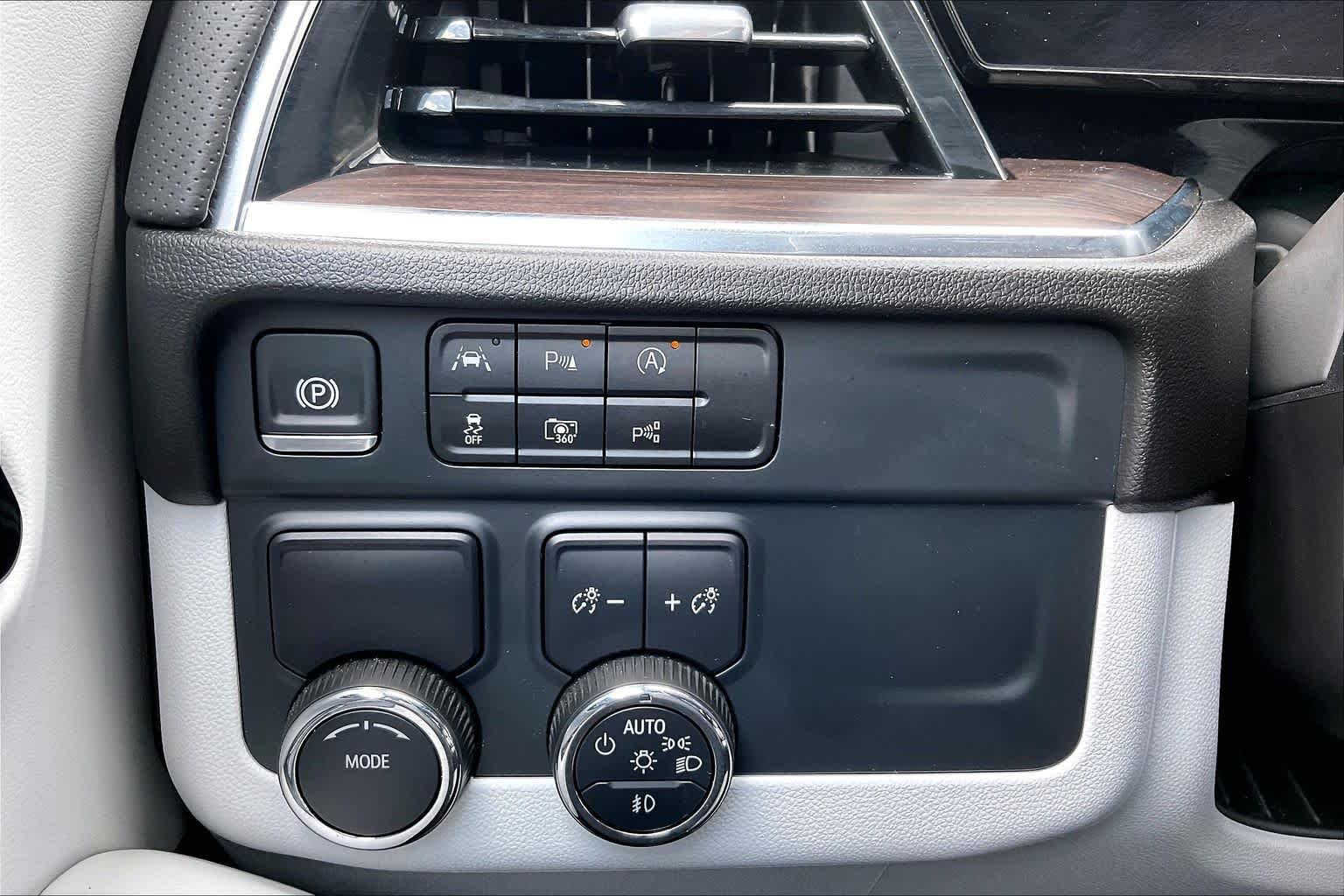 2025 Chevrolet Tahoe Premier - Photo 31