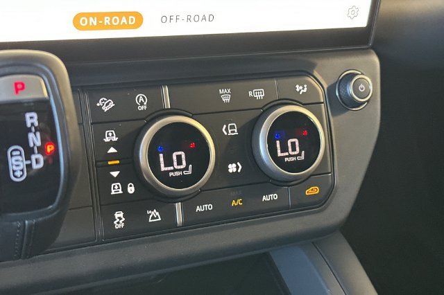 New 2026 Santorini Black Land Rover X-Dynamic SE image 20