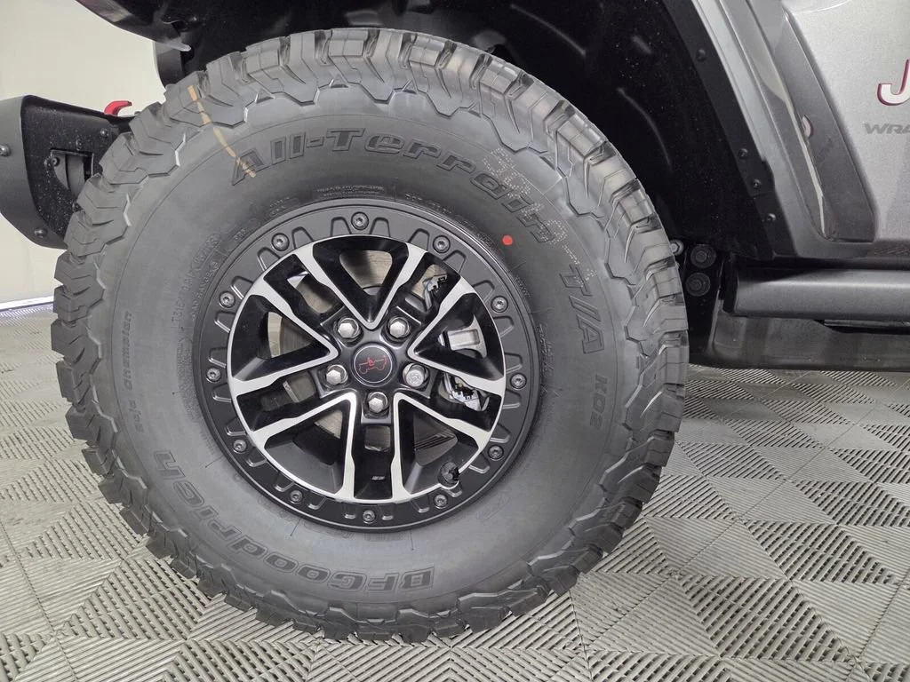 New 2026 Granite Crystal Metallic Clear-Coat Exterior Paint Jeep Rubicon X image 7