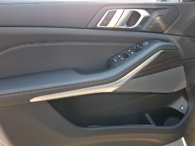 New 2026 Skyscraper Grey Metallic BMW xDrive50e image 10