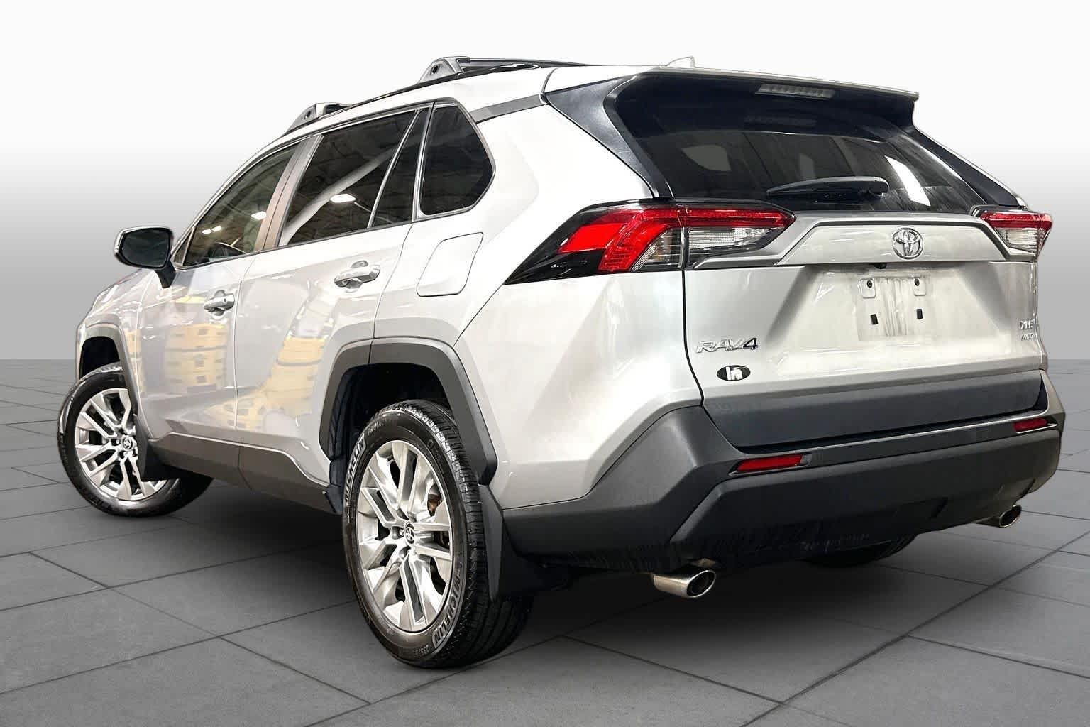 Used 2023 Silver Sky Metallic Toyota XLE Premium image 12