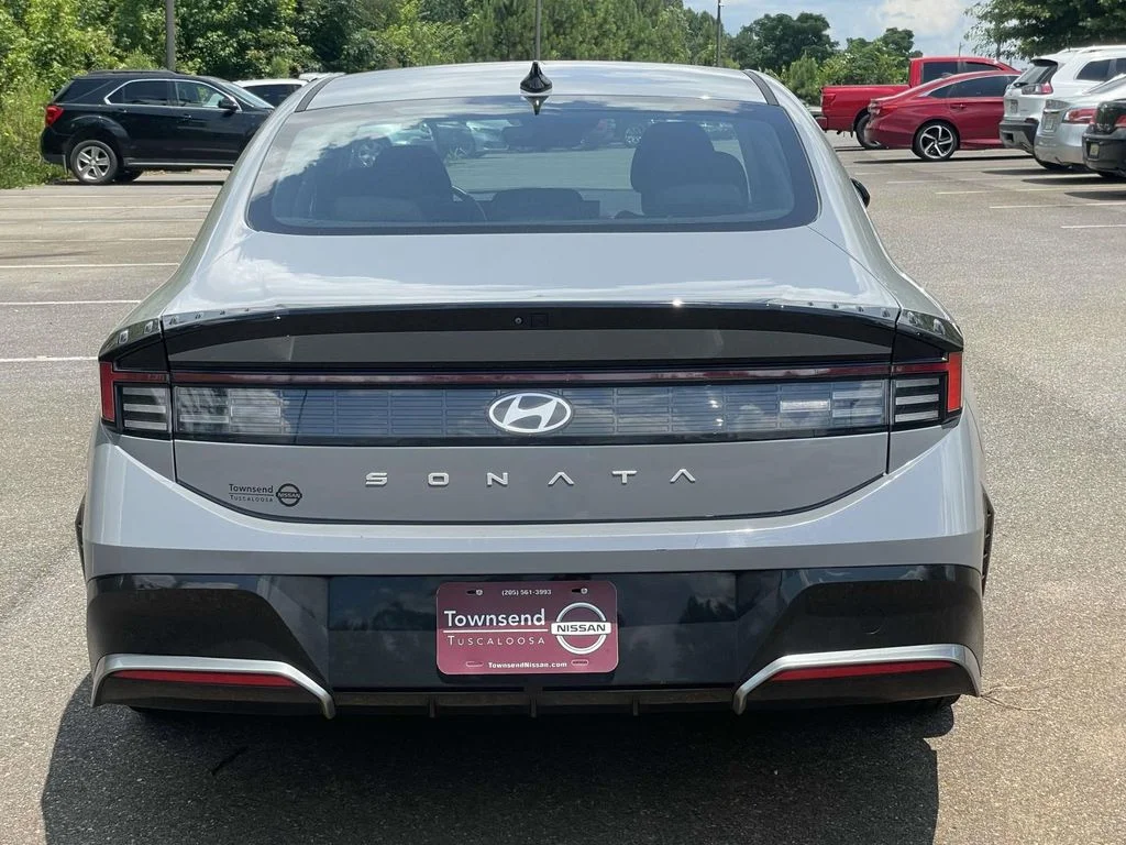 Used 2024 Transmission Blue Hyundai SEL image 4
