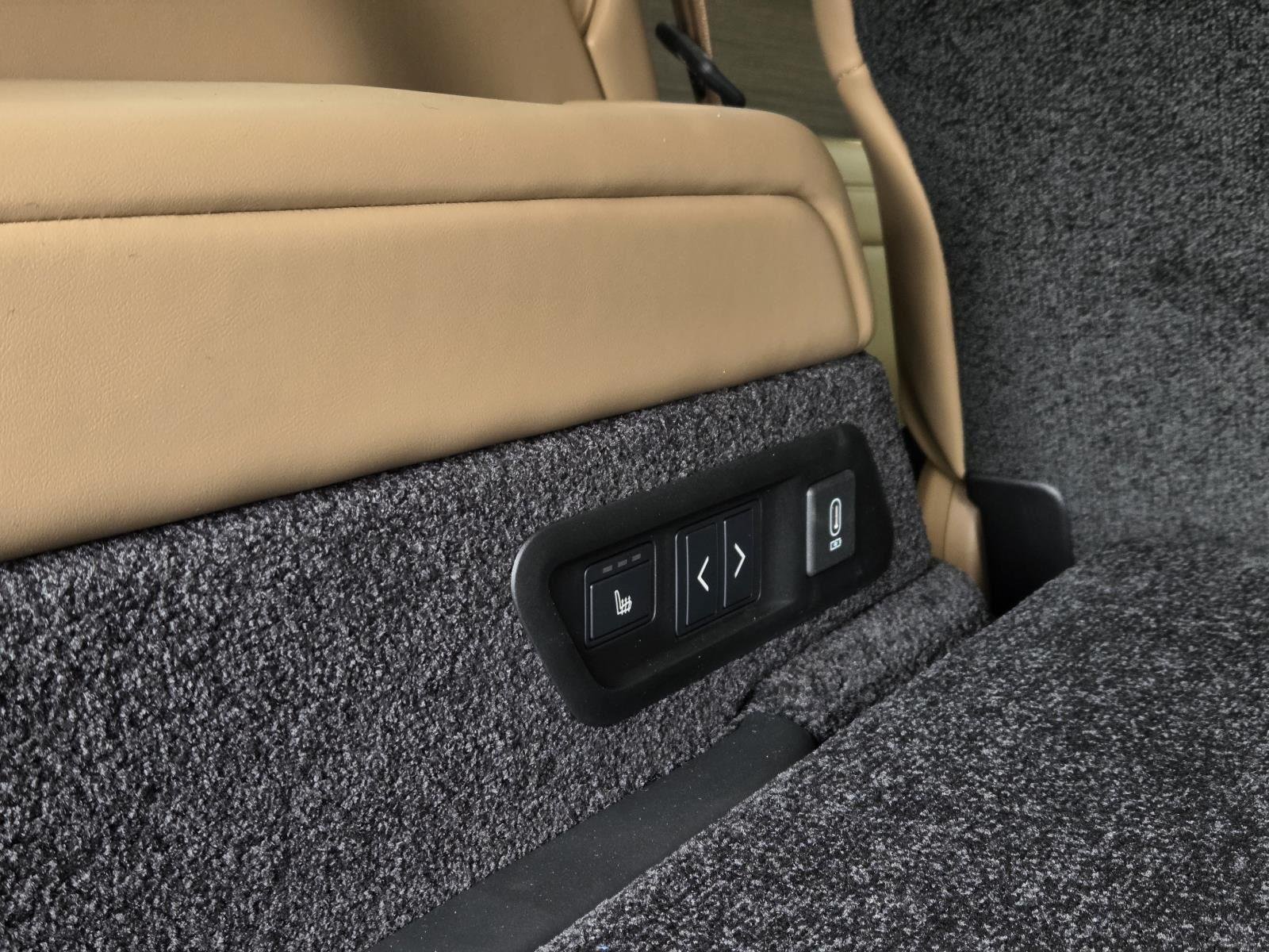 New 2026 Sunset Gold Land Rover SE image 17