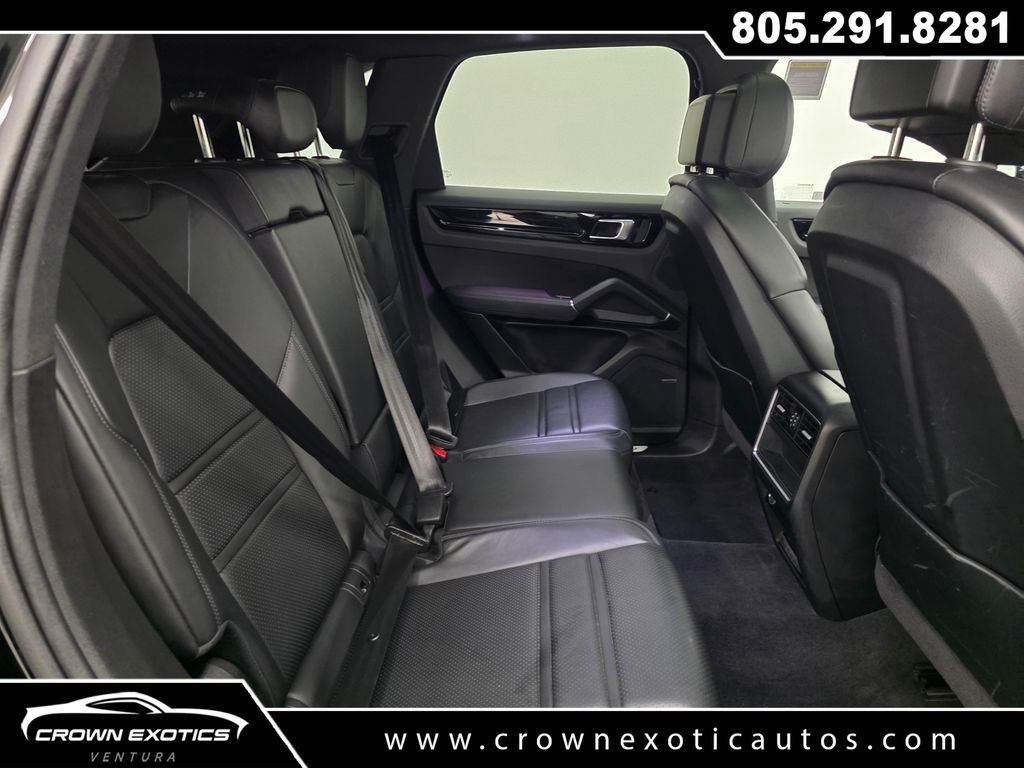 Used 2022  Porsche Base image 16