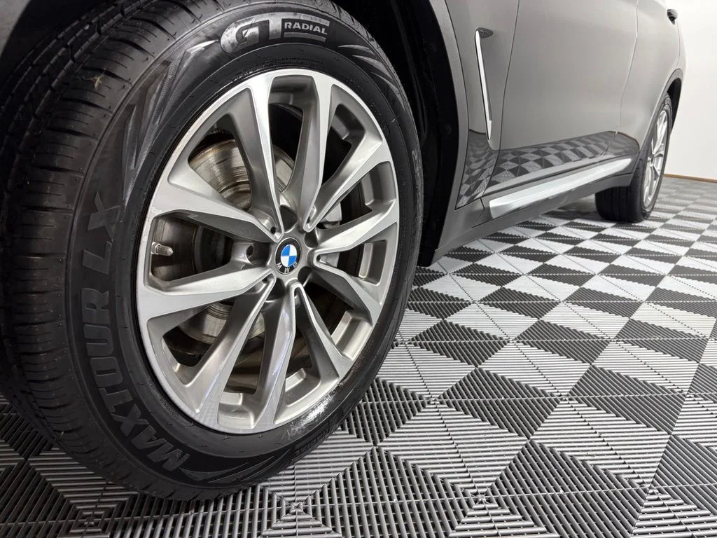 Used 2019 Black BMW xDrive30i image 15