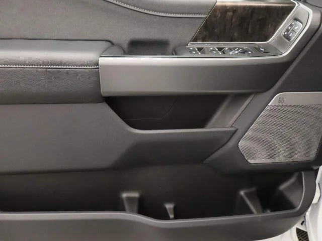 New 2026 Star White Metallic Tri-Coat Ford F-250® Lariat® image 38