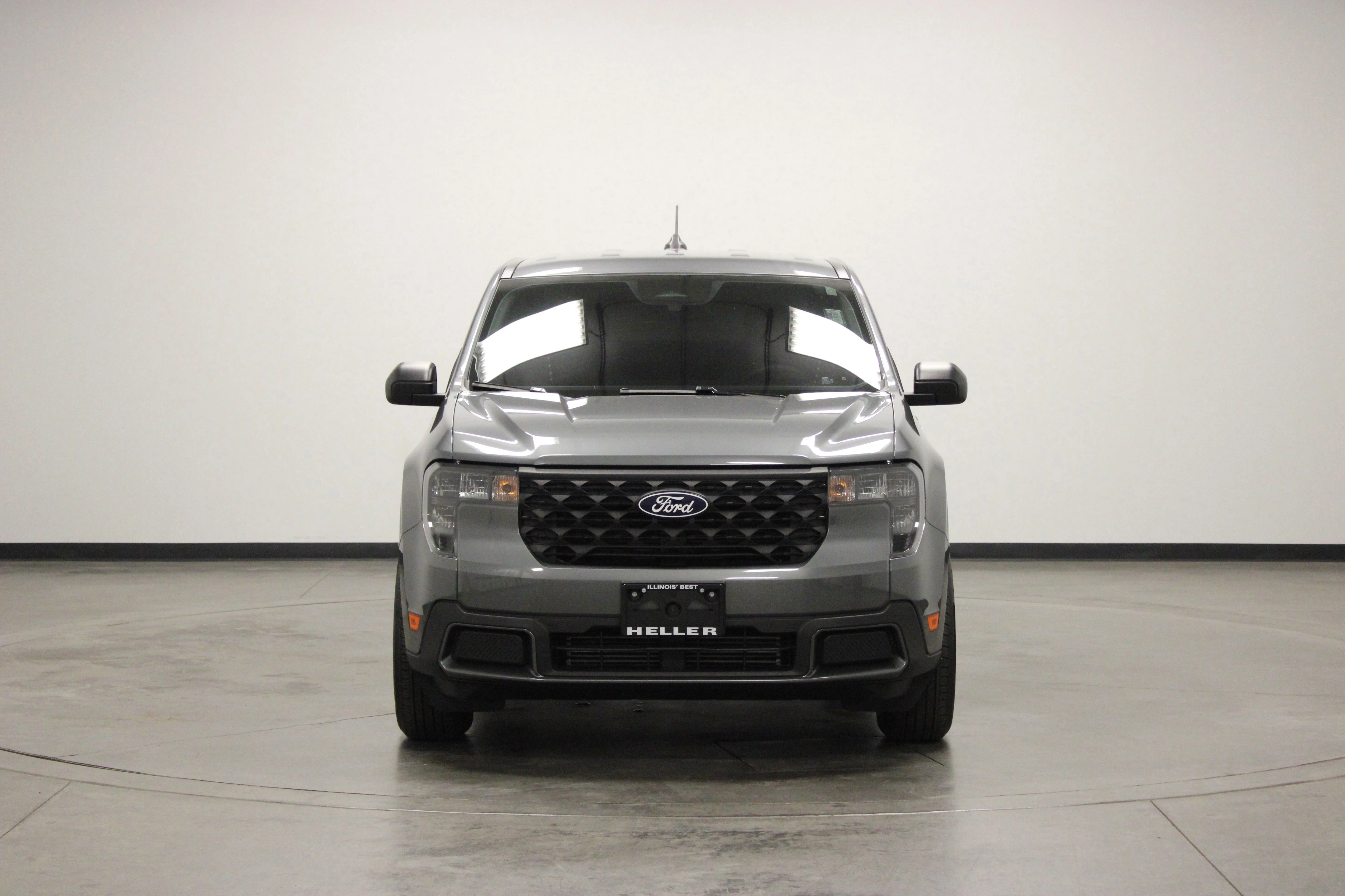 Used 2025 Gray Metallic Ford XLT image 3