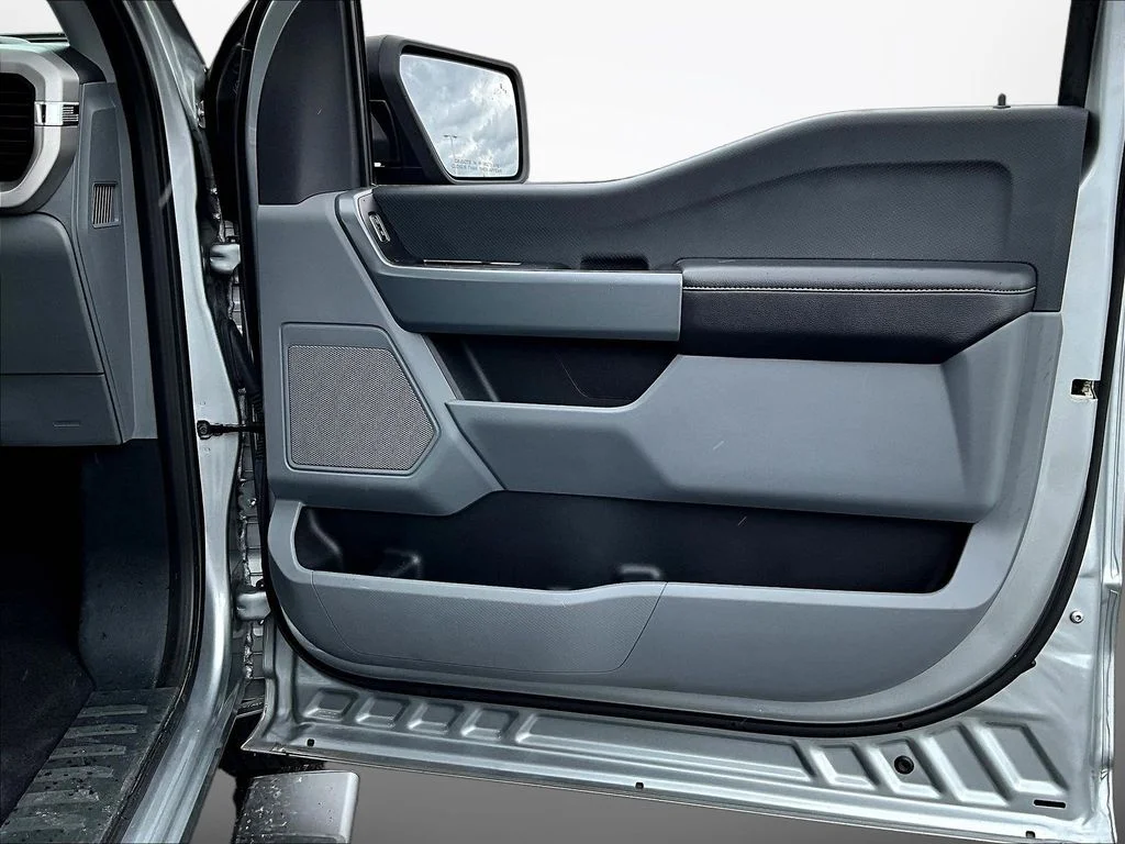 Used 2023 Silver Ford XLT image 28