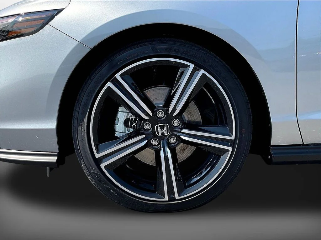 New 2026 Solar Silver Metallic Honda Sport Hybrid image 27