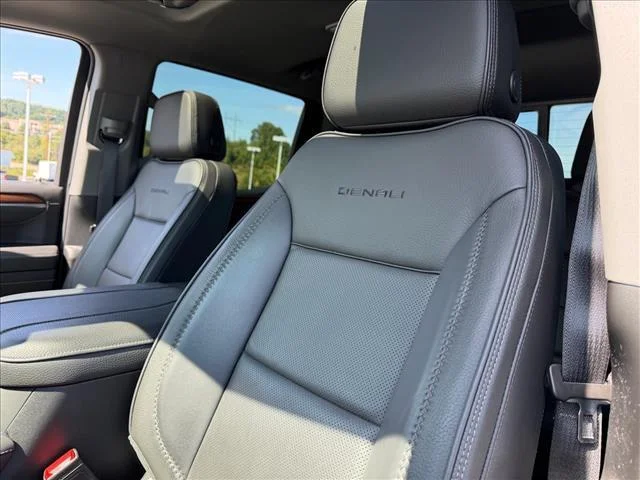Used 2025 Onyx Black GMC Denali image 13
