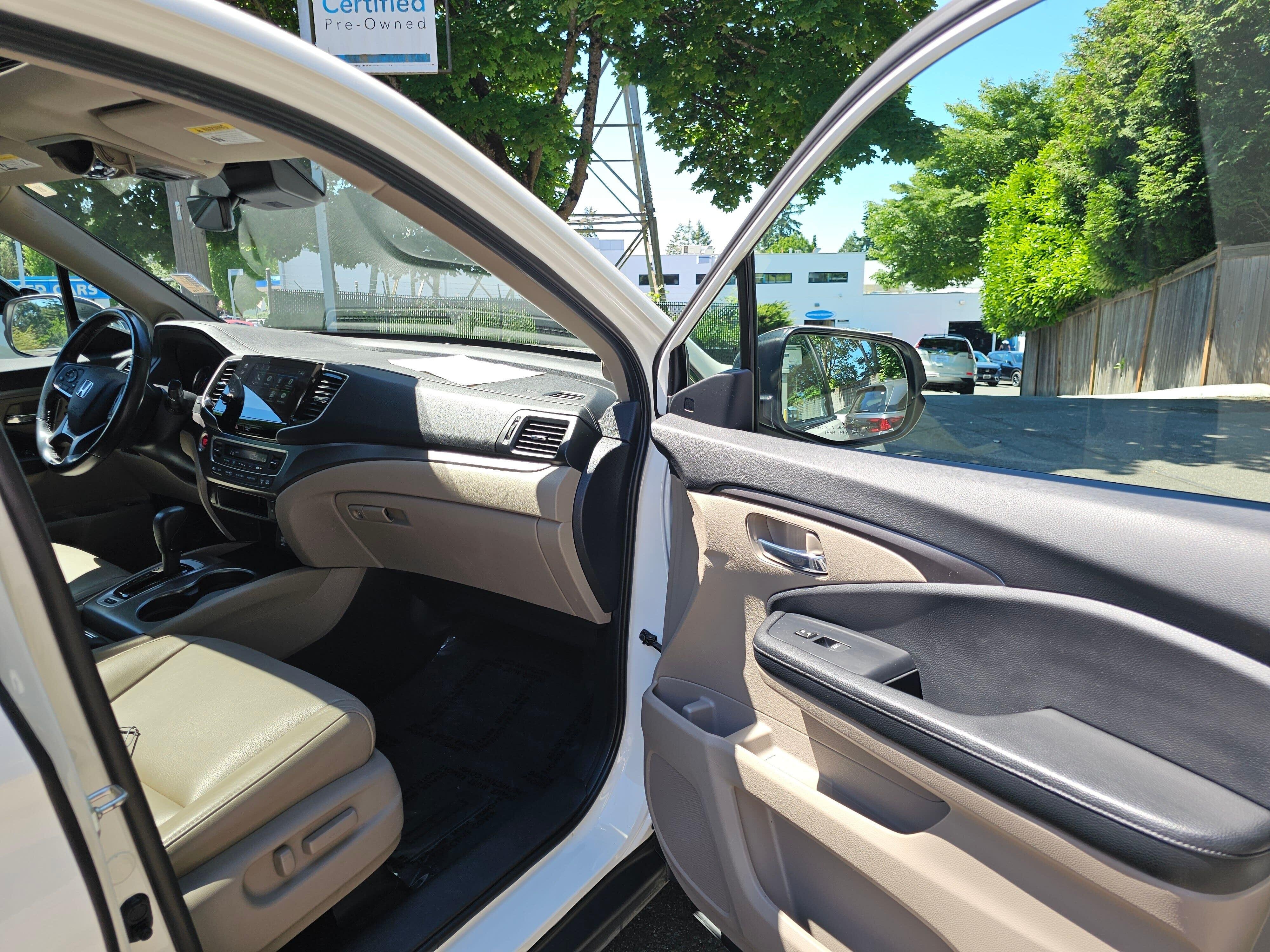 Used 2019 White Diamond Pearl Honda EX-L image 11
