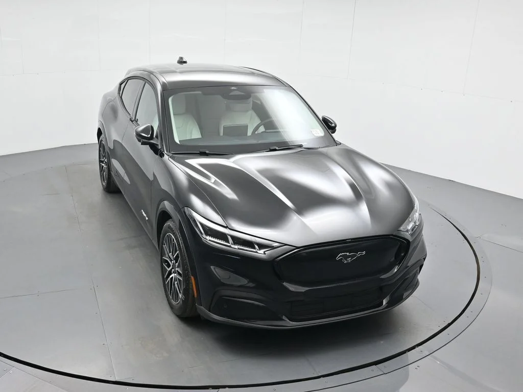 Used 2025 Black Ford Premium image 40